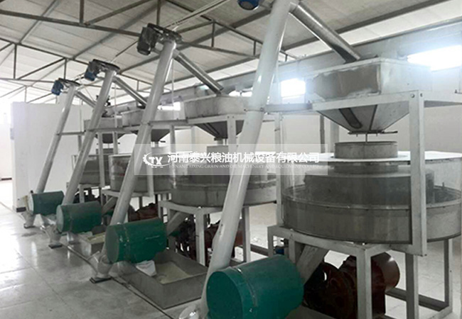 4組石磨面粉機(jī)械